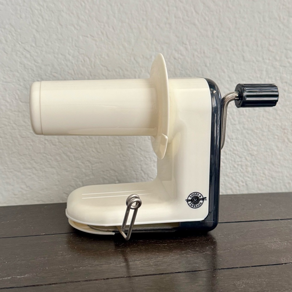 LOOPS & THREADS Yarn Winder